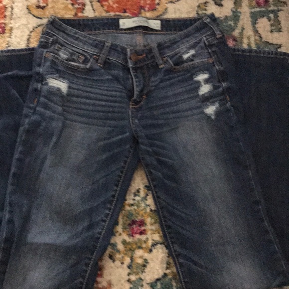 Abercrombie & Fitch - Picture 1 of 3